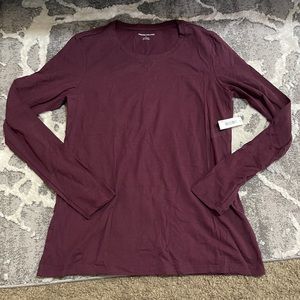 Burgundy crew neck long sleeve shirt